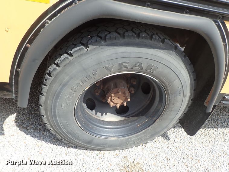 image for item DE0933 1995 Blue Bird TC2000 school bus