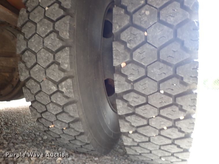 image for item DE0933 1995 Blue Bird TC2000 school bus