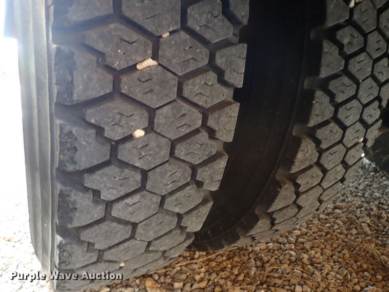 image for item DE0933 1995 Blue Bird TC2000 school bus