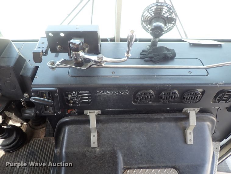 image for item DE0934 1995 Blue Bird TC2000 school bus