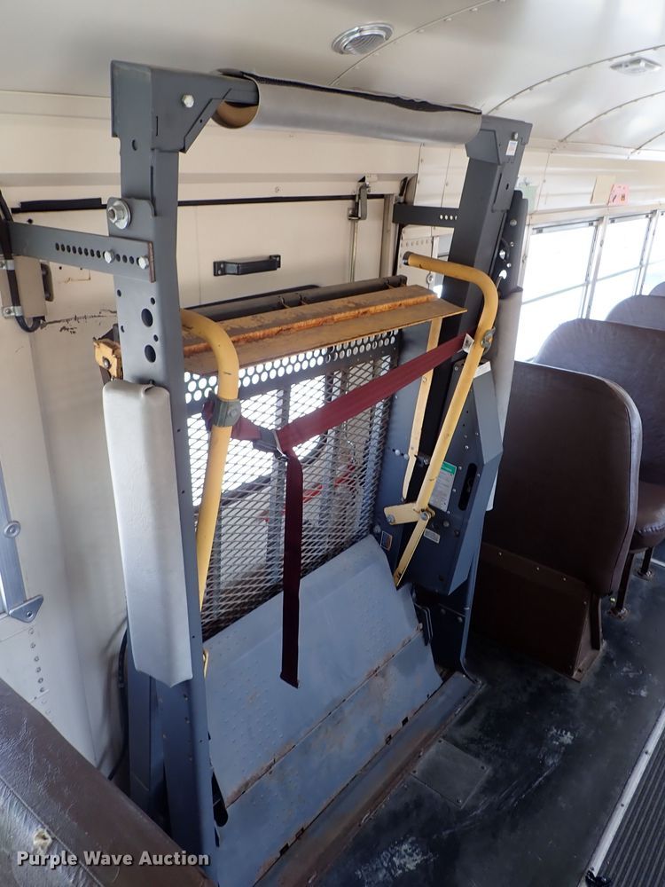 image for item DE0934 1995 Blue Bird TC2000 school bus