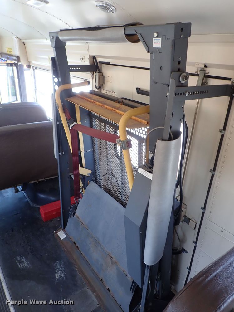 image for item DE0934 1995 Blue Bird TC2000 school bus