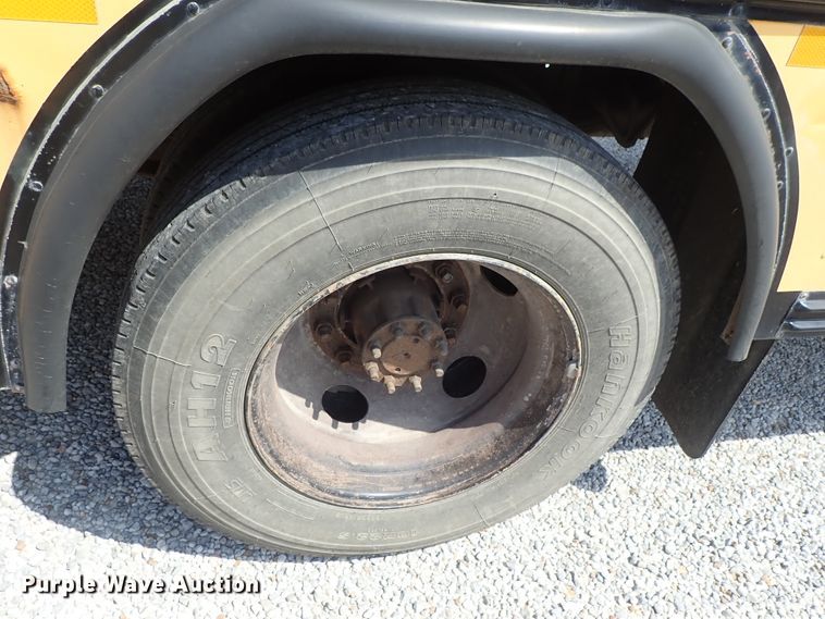 image for item DE0934 1995 Blue Bird TC2000 school bus