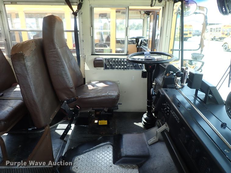 image for item DE0935 1995 Blue Bird TC2000 school bus