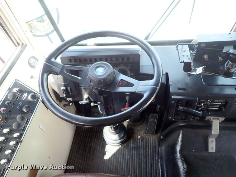 image for item DE0935 1995 Blue Bird TC2000 school bus