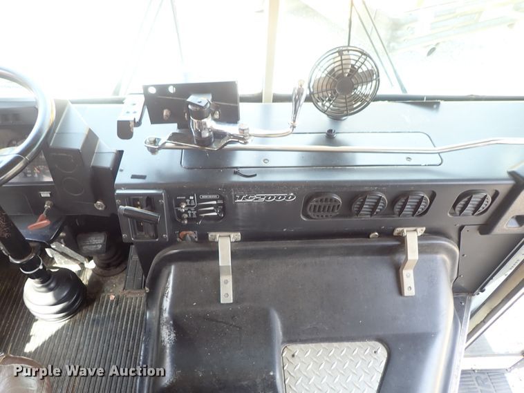 image for item DE0935 1995 Blue Bird TC2000 school bus