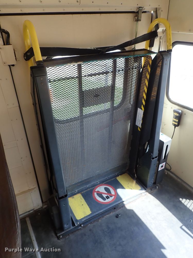 image for item DE0935 1995 Blue Bird TC2000 school bus