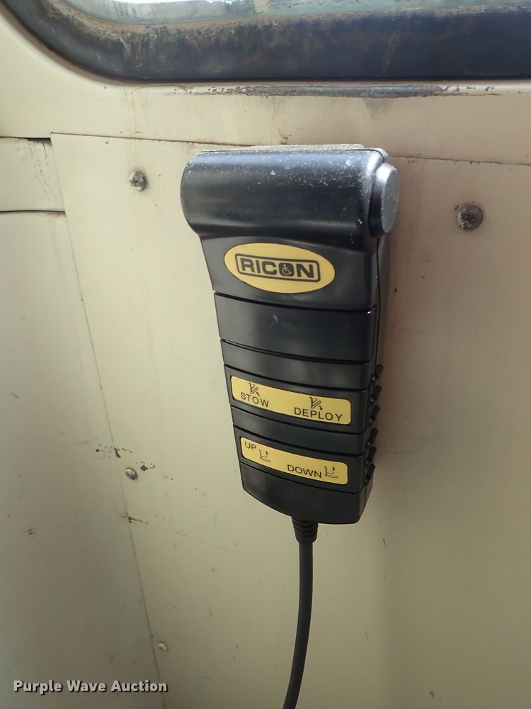 image for item DE0935 1995 Blue Bird TC2000 school bus