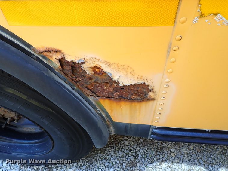 image for item DE0935 1995 Blue Bird TC2000 school bus