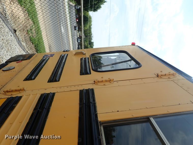 image for item DE0935 1995 Blue Bird TC2000 school bus