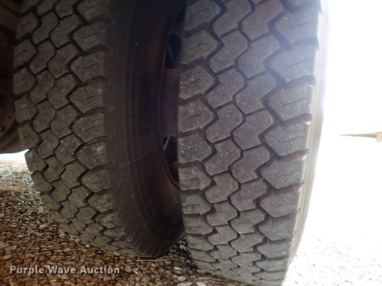 image for item DE0935 1995 Blue Bird TC2000 school bus