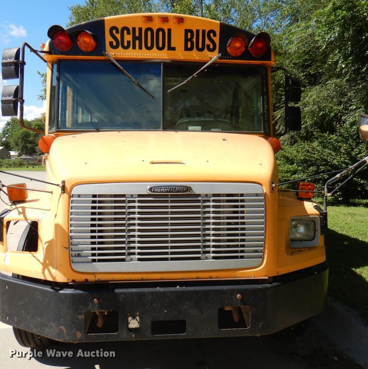 image for item DE4087 2001 Freightliner FS65 Thomas school bus