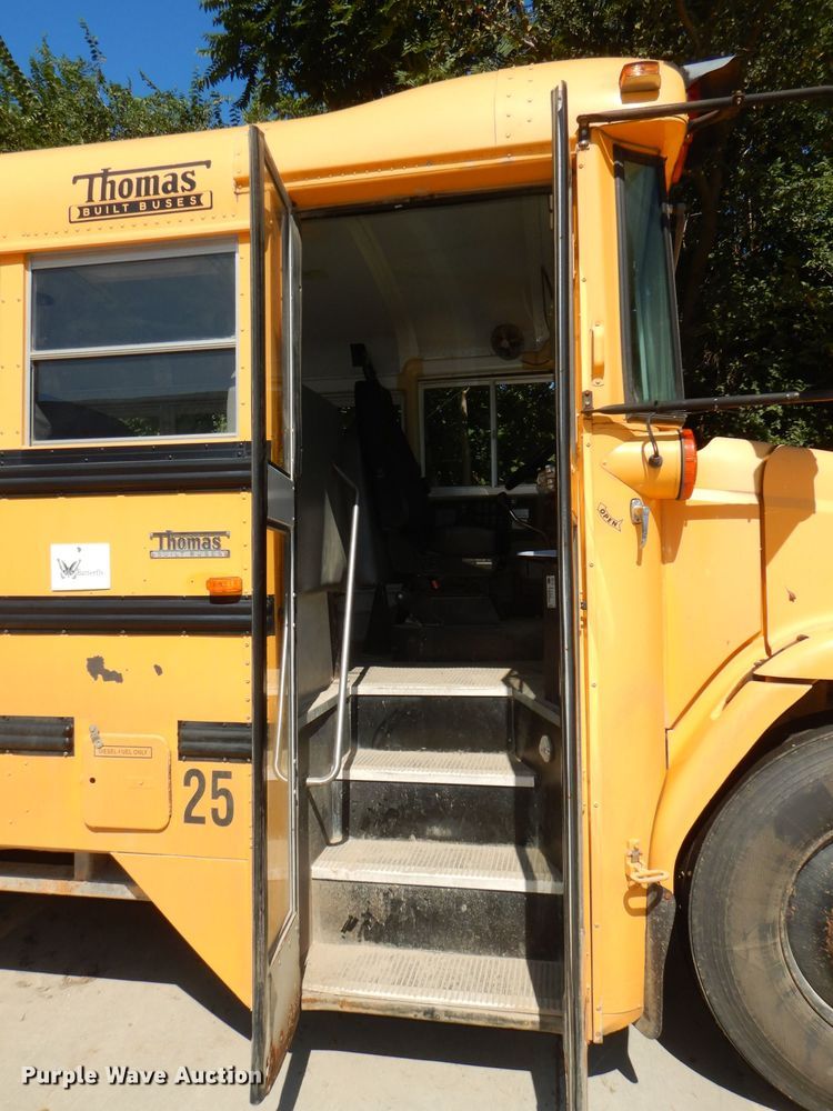 image for item DE4087 2001 Freightliner FS65 Thomas school bus