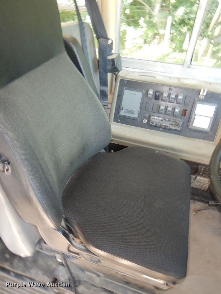 image for item DE4087 2001 Freightliner FS65 Thomas school bus