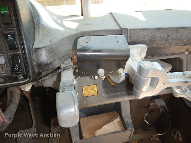 image for item DE4087 2001 Freightliner FS65 Thomas school bus