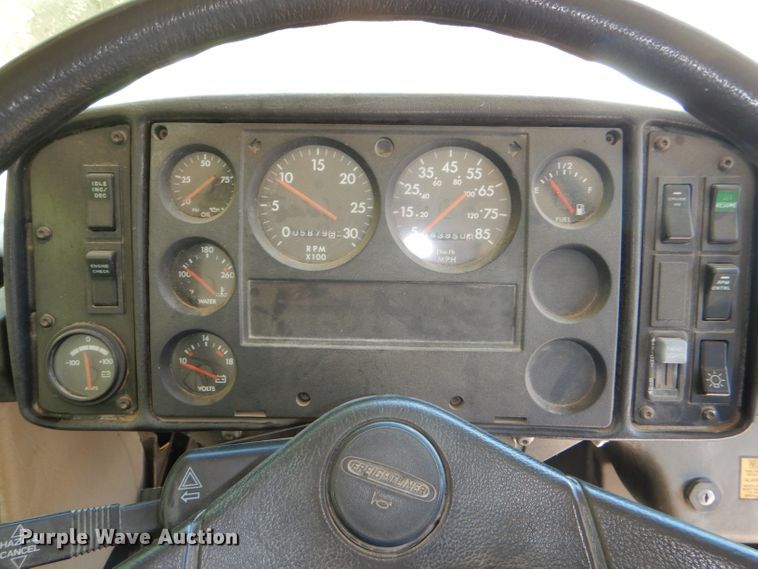 image for item DE4087 2001 Freightliner FS65 Thomas school bus