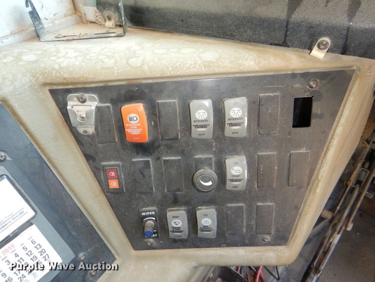 image for item DE4087 2001 Freightliner FS65 Thomas school bus