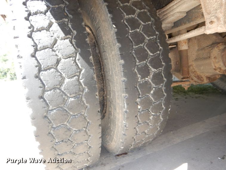 image for item DE4087 2001 Freightliner FS65 Thomas school bus