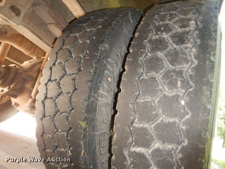 image for item DE4087 2001 Freightliner FS65 Thomas school bus