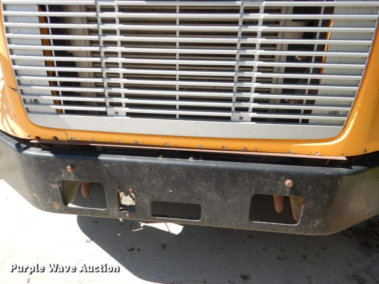 image for item DE4087 2001 Freightliner FS65 Thomas school bus