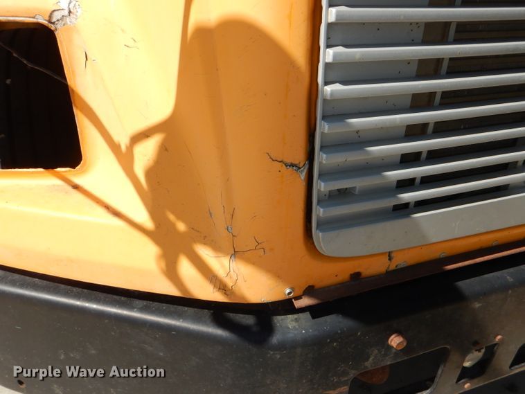 image for item DE4087 2001 Freightliner FS65 Thomas school bus