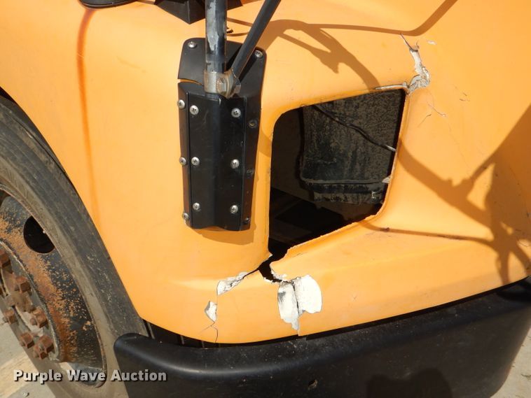 image for item DE4087 2001 Freightliner FS65 Thomas school bus