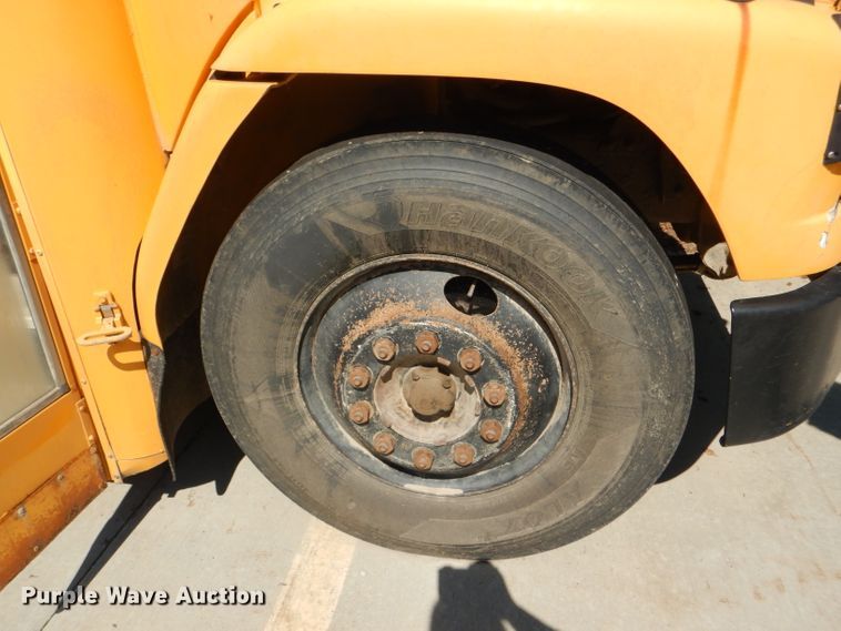 image for item DE4087 2001 Freightliner FS65 Thomas school bus