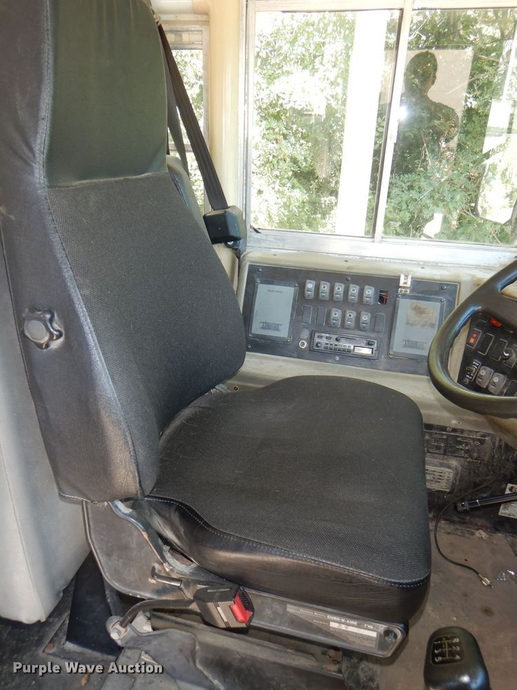 image for item DE4088 2001 Freightliner FS65 Thomas school bus