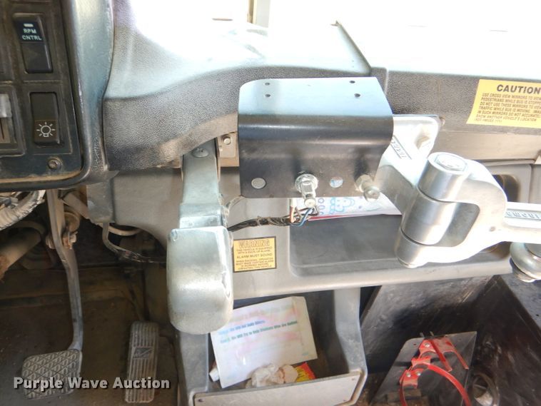 image for item DE4088 2001 Freightliner FS65 Thomas school bus