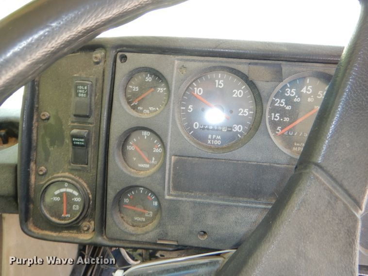 image for item DE4088 2001 Freightliner FS65 Thomas school bus