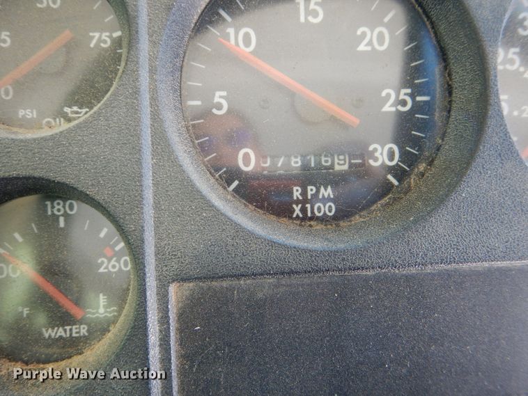 image for item DE4088 2001 Freightliner FS65 Thomas school bus