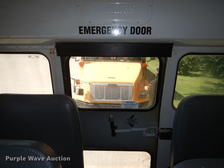 image for item DE4088 2001 Freightliner FS65 Thomas school bus