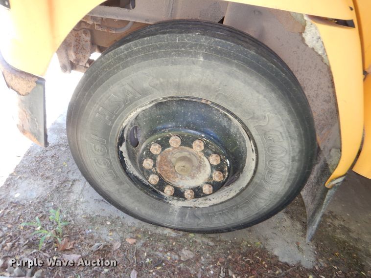 image for item DE4088 2001 Freightliner FS65 Thomas school bus