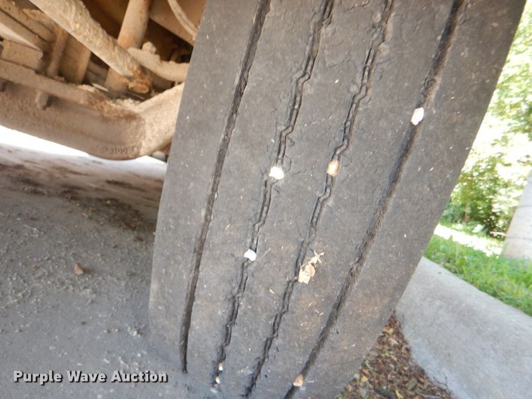 image for item DE4088 2001 Freightliner FS65 Thomas school bus