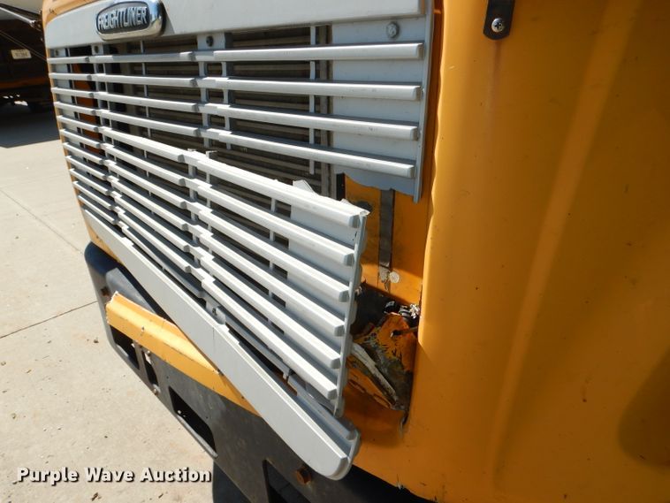 image for item DE4088 2001 Freightliner FS65 Thomas school bus