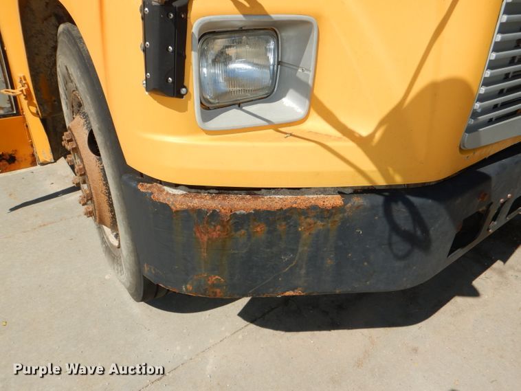 image for item DE4088 2001 Freightliner FS65 Thomas school bus