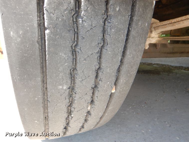 image for item DE4088 2001 Freightliner FS65 Thomas school bus