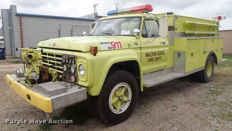 image for item DE5552 1978 Ford F700 fire truck