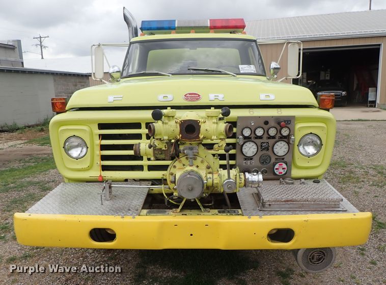 image for item DE5552 1978 Ford F700 fire truck