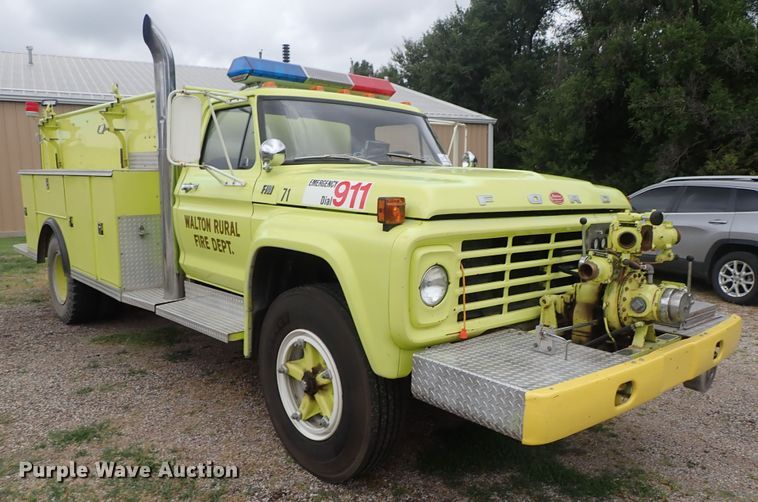 image for item DE5552 1978 Ford F700 fire truck