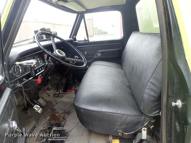 image for item DE5552 1978 Ford F700 fire truck