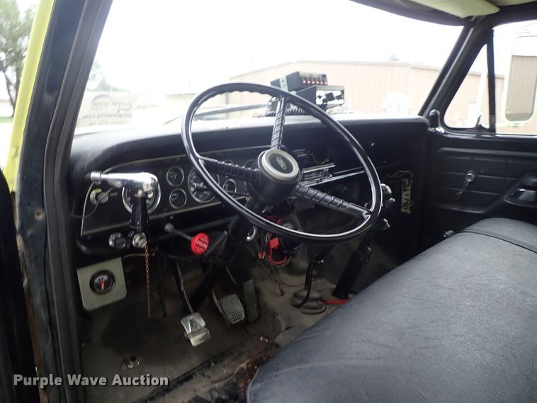 image for item DE5552 1978 Ford F700 fire truck