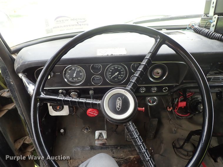 image for item DE5552 1978 Ford F700 fire truck