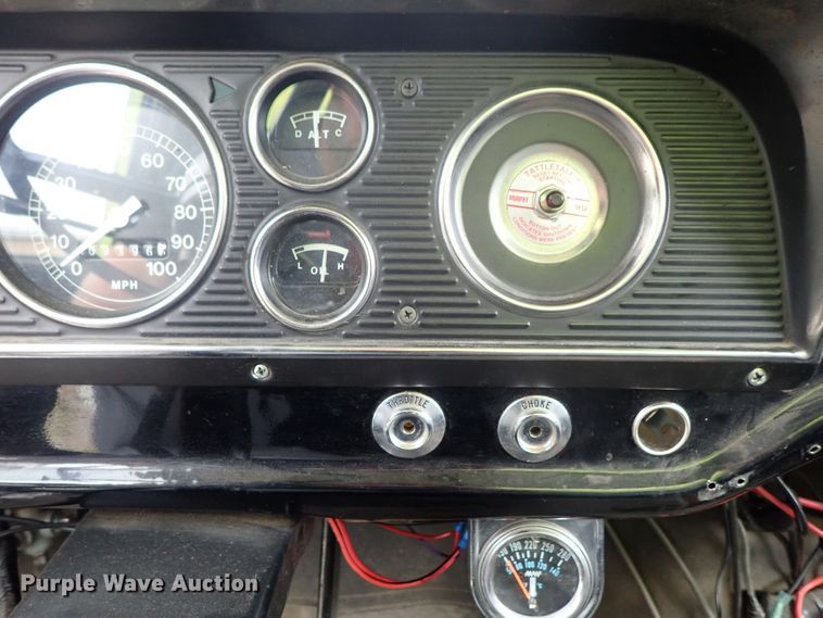 image for item DE5552 1978 Ford F700 fire truck