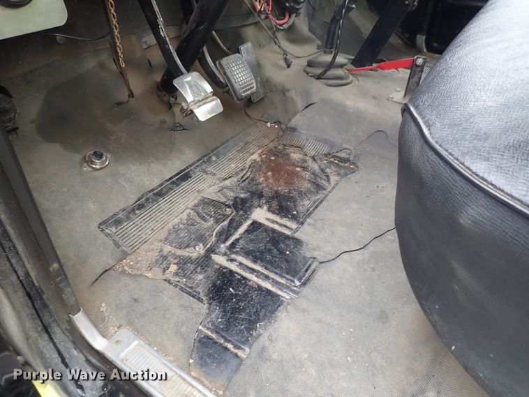 image for item DE5552 1978 Ford F700 fire truck