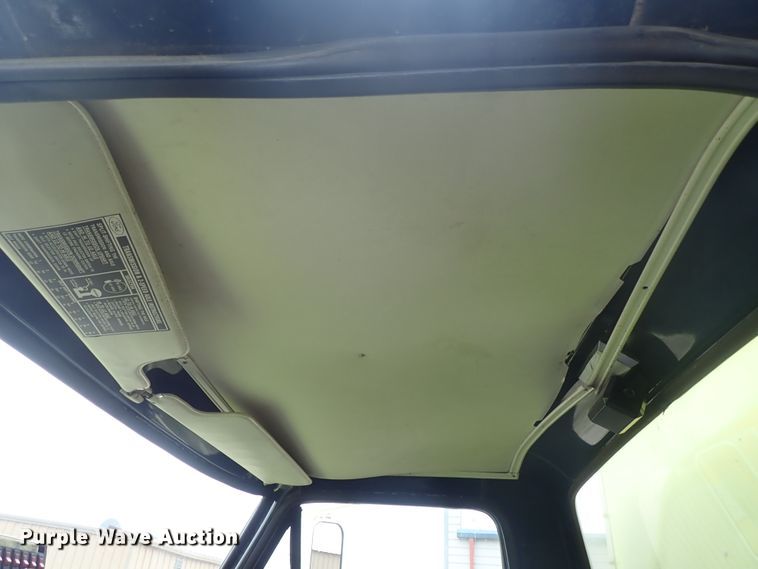 image for item DE5552 1978 Ford F700 fire truck