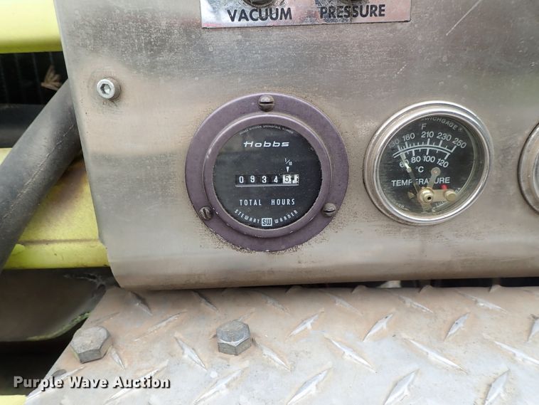 image for item DE5552 1978 Ford F700 fire truck