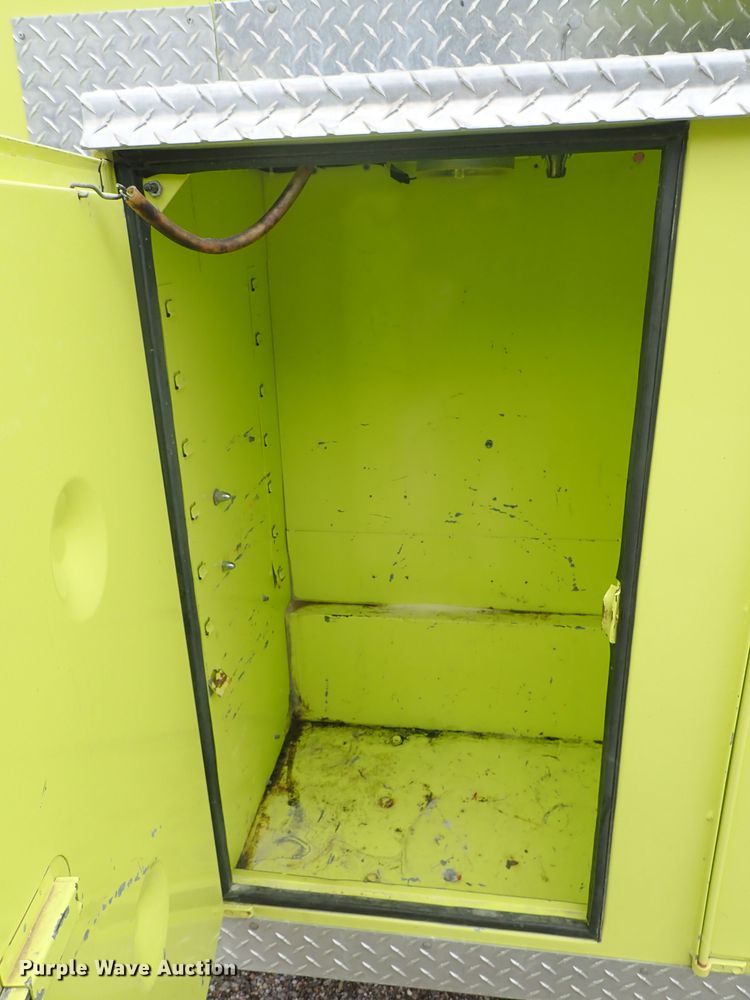 image for item DE5552 1978 Ford F700 fire truck