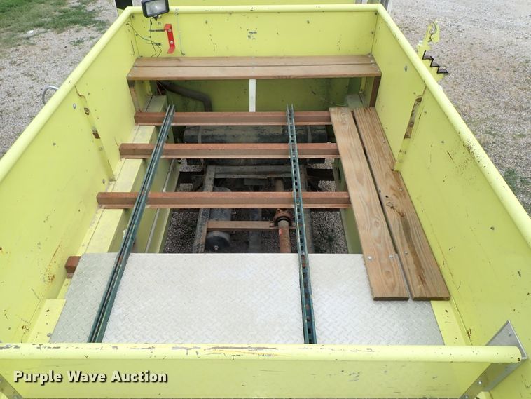 image for item DE5552 1978 Ford F700 fire truck