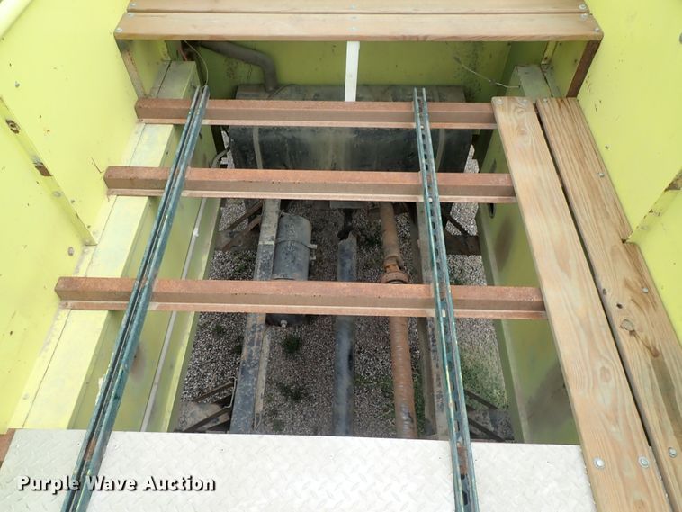 image for item DE5552 1978 Ford F700 fire truck